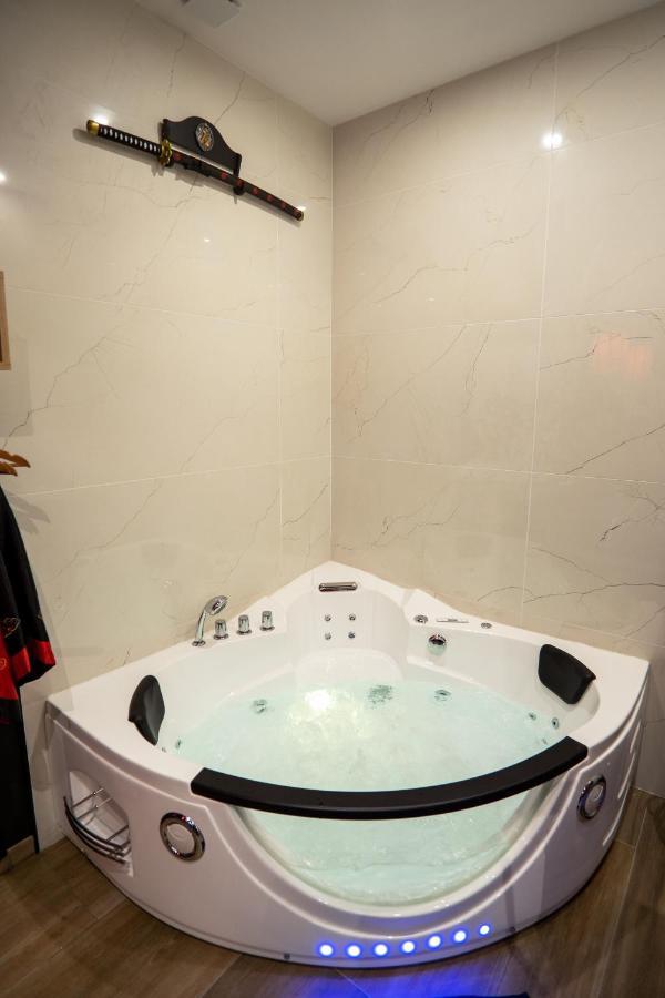 Capsule Japon - Jacuzzi - Netflix & Ecran Cinema - Xbox Apartamento Trith-Saint-Leger Exterior foto